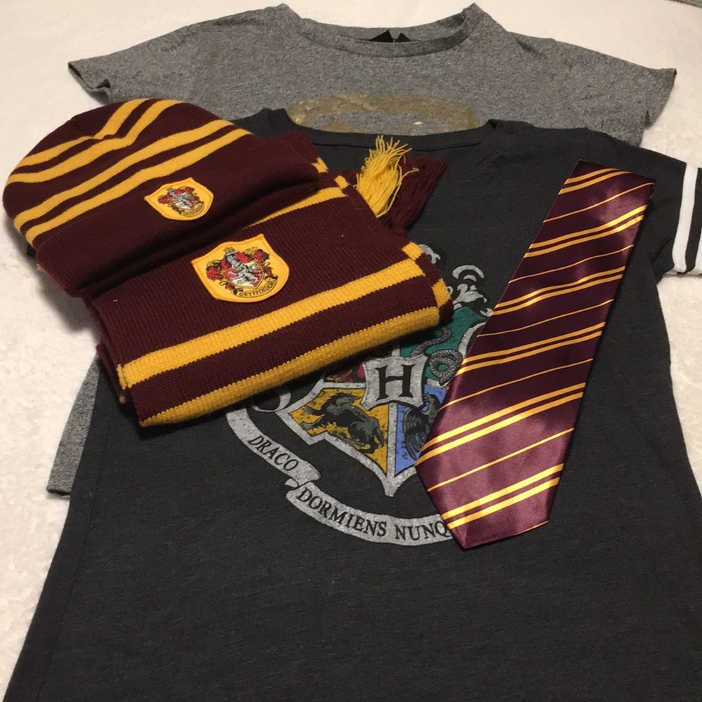 SOLD!!!!Harry Potter  hat scarf tie 2xT shirts new